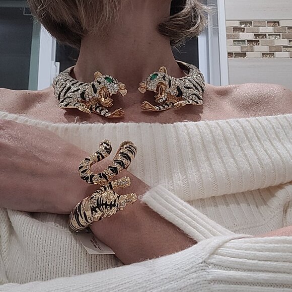 Stunning Natasha Tiger Bracelet. Sparkly. Gold Tone. New. - Picture 7 of 13